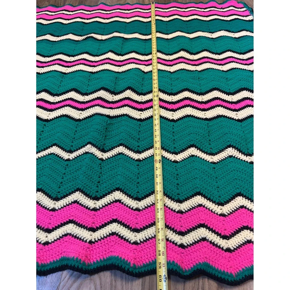 Vintage Handmade Crochet Afghan Blanket Chevron Ripple‎ Green Pink Black 61x56